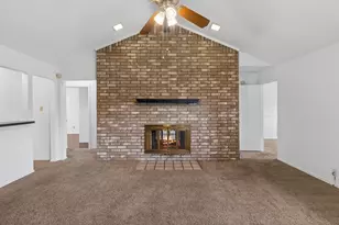 502 Parsley Ln, Euless, TX 76039 - Photo 4