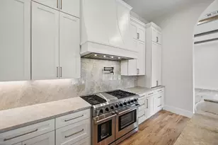 1224 S Pine St, Grapevine, TX 76051 - Photo 10