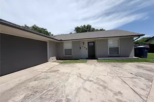 706 Jamestown Dr, Garland, TX 75043 - Photo 2