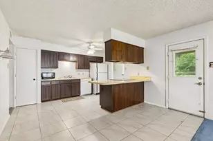 122 Cimarron Ln, Arlington, TX 76014 - Photo 6