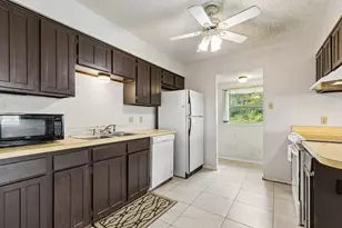 122 Cimarron Ln, Arlington, TX 76014 - Photo 4