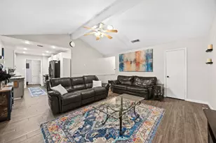 1407 Donley Dr, Euless, TX 76039 - Photo 4