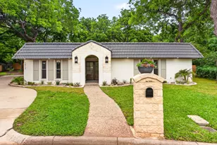 1512 Northcrest Ct, Fort Worth, TX 76107 - Photo 4