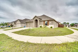 1219 Fairbanks Dr, Ennis, TX 75119 - Photo 2
