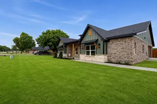 3201 Walnut Creek Pkwy, Granbury, TX 76049 - Photo 2