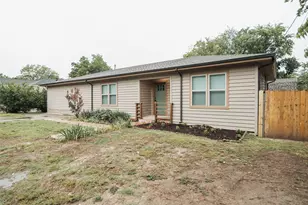 305 Ball St, Tom Bean, TX 75491 - Photo 24