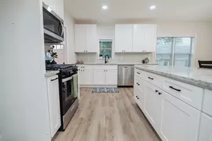 305 Ball St, Tom Bean, TX 75491 - Photo 10