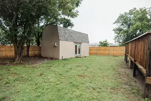 305 Ball St, Tom Bean, TX 75491 - Photo 30