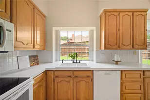 2620 Tallow Dr, Euless, TX 76039 - Photo 8