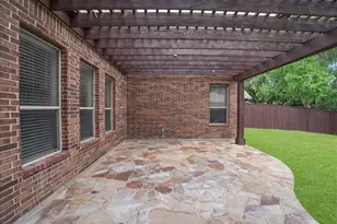 2407 Laguna Ln, Arlington, TX 76012 - Photo 32