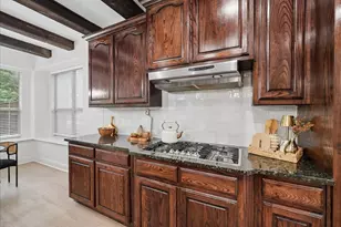 2407 Laguna Ln, Arlington, TX 76012 - Photo 8