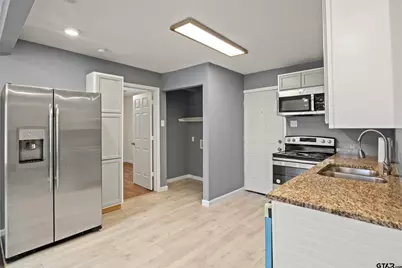 903 Hester, Arlington, TX 76011 - Photo 4