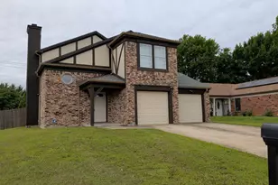 318 Spanish Moss Dr, Arlington, TX 76018 - Photo 2