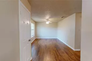 218 Renfro St, Grand Prairie, TX 75051 - Photo 4