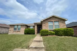 2912 Crimson Clover Dr, Lancaster, TX 75134 - Photo 1