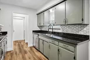 8426 Baumgarten Dr, Dallas, TX 75228 - Photo 16