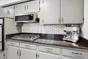 8426 Baumgarten Dr, Dallas, TX 75228 - Photo 14
