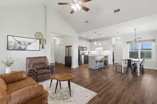 824 E Northside Dr, Pilot Point, TX 76258 - Photo 4