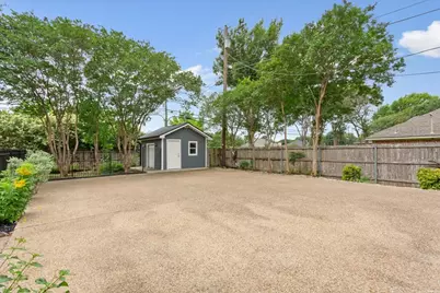 9519 Oak Springs Drive, Woodway, TX 76712 - Photo 38