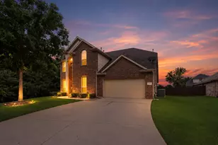 1300 Bellingham Cir, Glenn Heights, TX 75154 - Photo 2