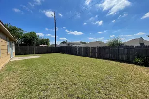 1611 Columbia Dr, Glenn Heights, TX 75154 - Photo 4