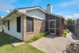 2232 Turf Club Dr, Arlington, TX 76017 - Photo 12