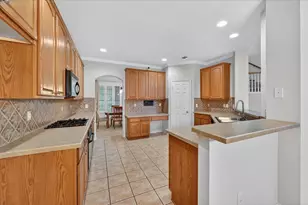 6514 Daisy Dr, Arlington, TX 76017 - Photo 10