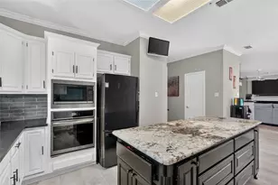 6319 Lake Bluff Dr, Dallas, TX 75249 - Photo 6