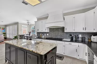 6319 Lake Bluff Drive, Dallas, TX 75249 - Photo 10