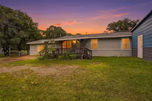 1724 E Crestway Dr, West Tawakoni, TX 75474 - Photo 1