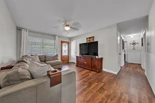 102 Thomas St, Joshua, TX 76058 - Photo 4