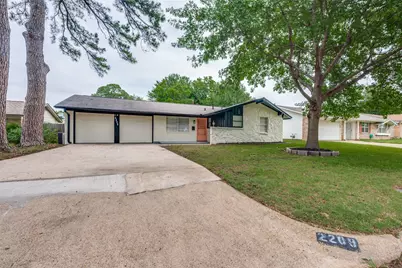 2209 Hackberry Drive, Arlington, TX 76013 - Photo 2
