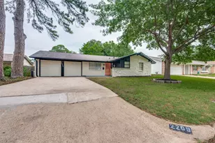 2209 Hackberry Dr, Arlington, TX 76013 - Photo 2