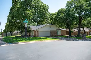 2237 Norwood Dr, Hurst, TX 76054 - Photo 2