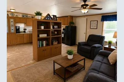 209 E Marivena Street, Floydada, TX 79235 - Photo 2