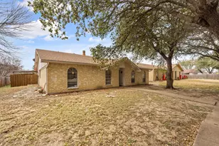 2918 Pinewood Dr, Garland, TX 75044 - Photo 2