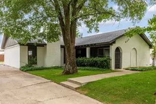 417 Oxford Dr, Sherman, TX 75092 - Photo 2