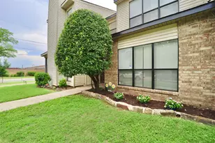 407 Josephine St, Dallas, TX 75246 - Photo 2