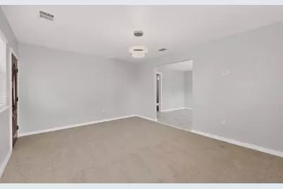 907 Ogden Avenue, Cockrell Hill, TX 75211 - Photo 6