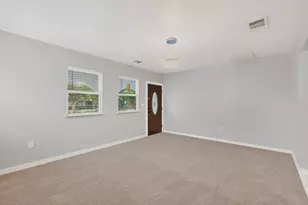 907 Ogden Ave, Cockrell Hill, TX 75211 - Photo 4