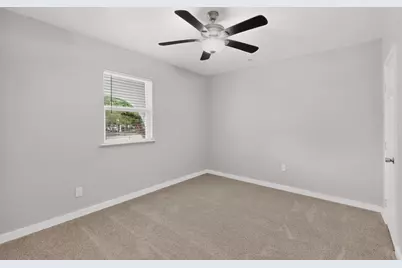 907 Ogden Avenue, Cockrell Hill, TX 75211 - Photo 16