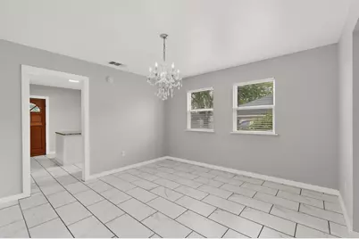 907 Ogden Avenue, Cockrell Hill, TX 75211 - Photo 8