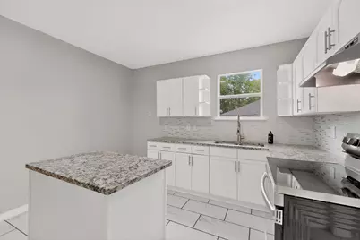 907 Ogden Avenue, Cockrell Hill, TX 75211 - Photo 12