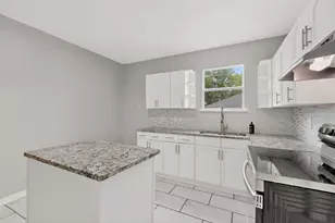 907 Ogden Ave, Cockrell Hill, TX 75211 - Photo 12