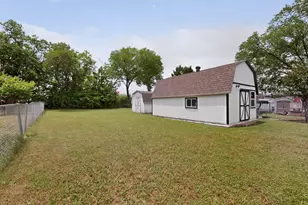 907 Ogden Ave, Cockrell Hill, TX 75211 - Photo 38