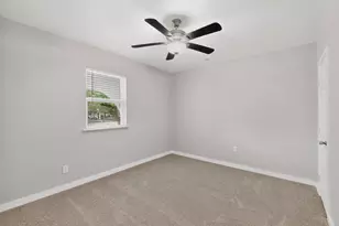 907 Ogden Ave, Cockrell Hill, TX 75211 - Photo 16