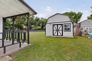 907 Ogden Ave, Cockrell Hill, TX 75211 - Photo 38