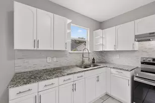907 Ogden Ave, Cockrell Hill, TX 75211 - Photo 14