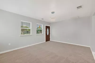 907 Ogden Avenue, Cockrell Hill, TX 75211 - Photo 4