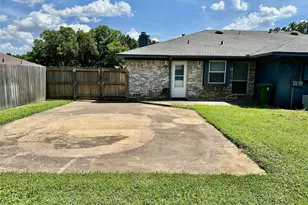 2305 Dalewood Ln, Bedford, TX 76022 - Photo 2